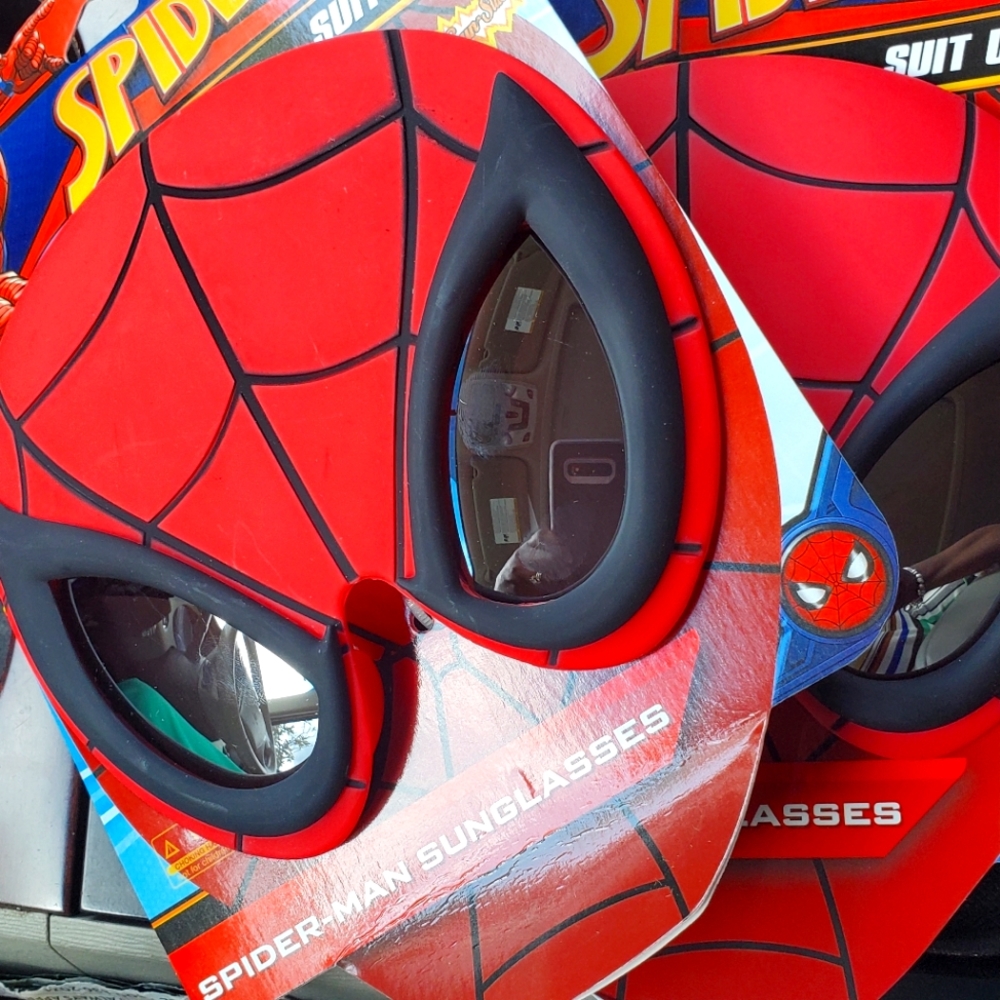 2 pairs of Spide-Man Suit up Sunglasses